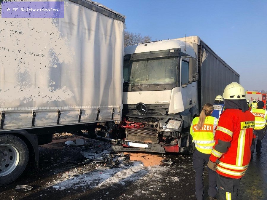 Unfall mit Straßenfahrzeugen, Verkehrshindernis Unfall mit Straßenfahrzeugen, Verkehrshindernis