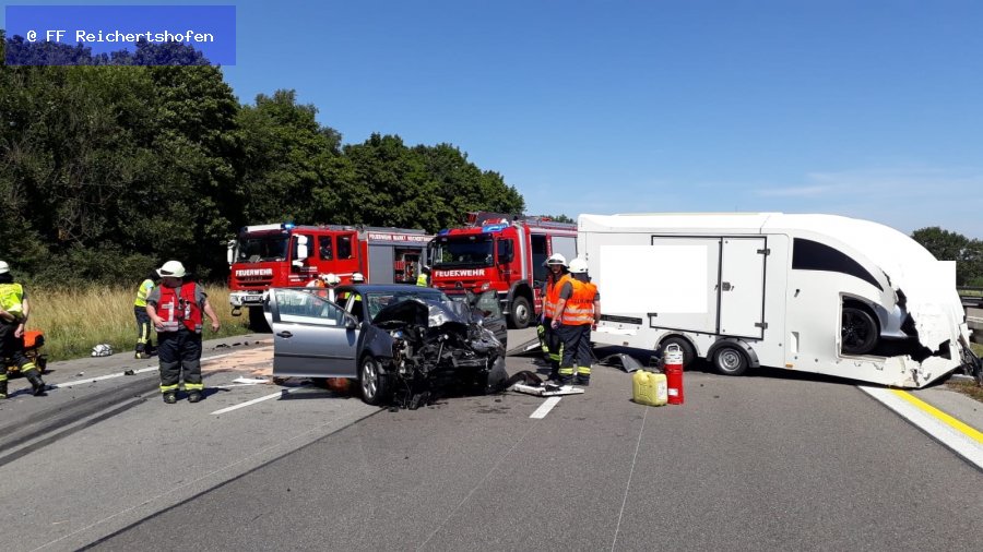 Unfall mit Straßenfahrzeugen, Verkehrshindernis Unfall mit Straßenfahrzeugen, Verkehrshindernis