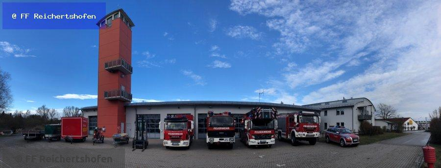 Unfall mit Straßenfahrzeugen, Verkehrshindernis Unfall mit Straßenfahrzeugen, Verkehrshindernis