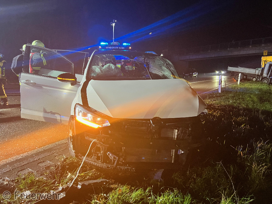 Unfall mit Straßenfahrzeugen, Verkehrshindernis Unfall mit Straßenfahrzeugen, Verkehrshindernis