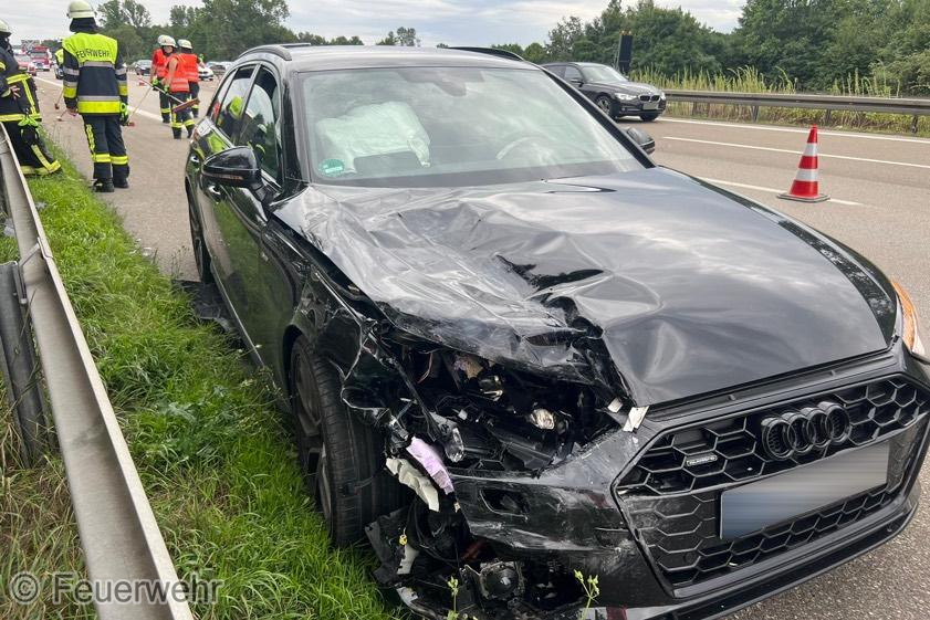 Unfall mit Straßenfahrzeugen, Verkehrshindernis Unfall mit Straßenfahrzeugen, Verkehrshindernis