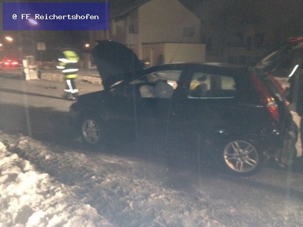 Unfall mit Straßenfahrzeugen, Verkehrshindernis Unfall mit Straßenfahrzeugen, Verkehrshindernis
