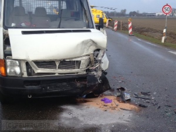 Unfall mit Straßenfahrzeugen, Verkehrshindernis Unfall mit Straßenfahrzeugen, Verkehrshindernis