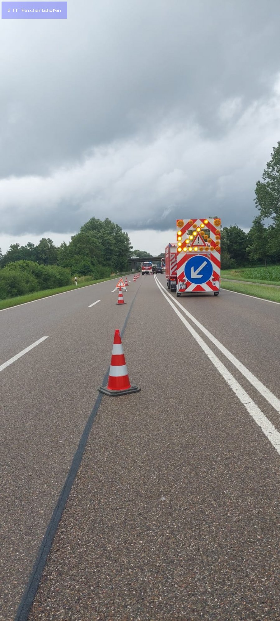 Unfall mit Straßenfahrzeugen, Verkehrshindernis Unfall mit Straßenfahrzeugen, Verkehrshindernis