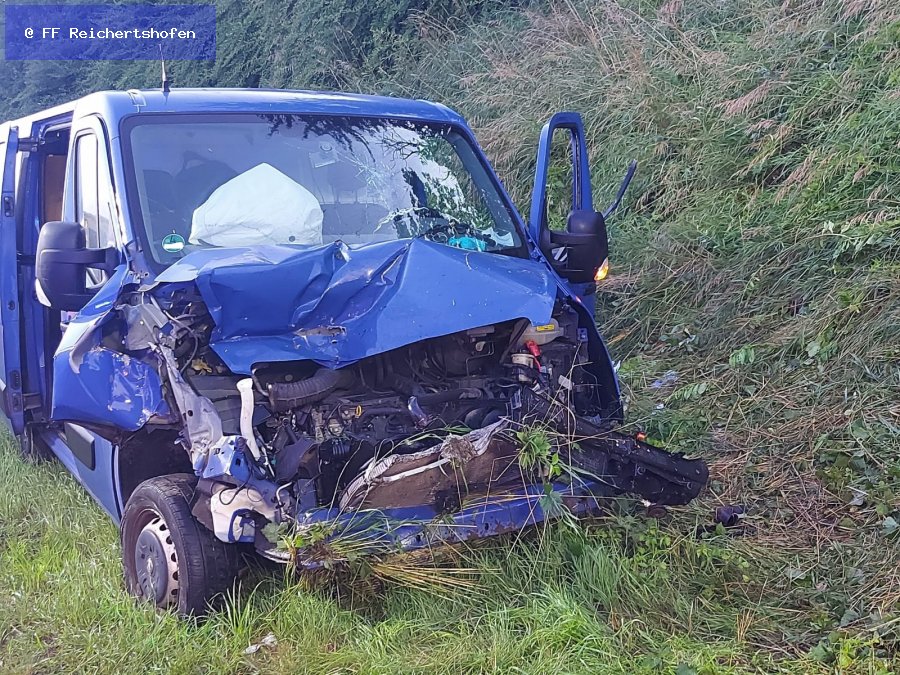 Unfall mit Straßenfahrzeugen, Verkehrshindernis Unfall mit Straßenfahrzeugen, Verkehrshindernis