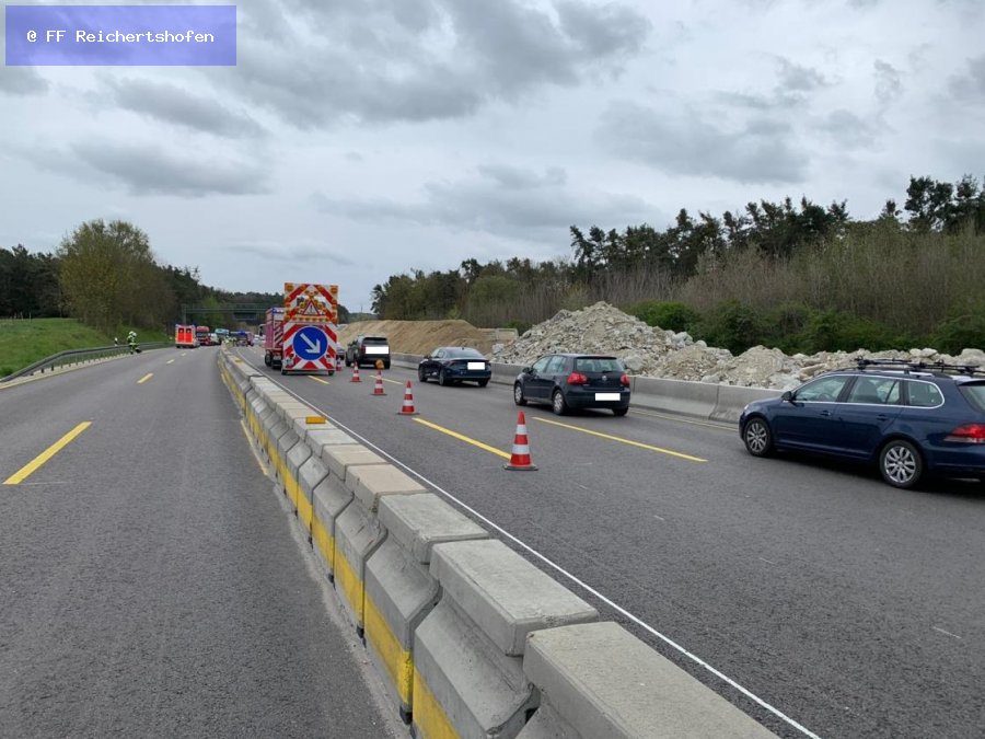 Unfall mit Straßenfahrzeugen, Verkehrshindernis Unfall mit Straßenfahrzeugen, Verkehrshindernis
