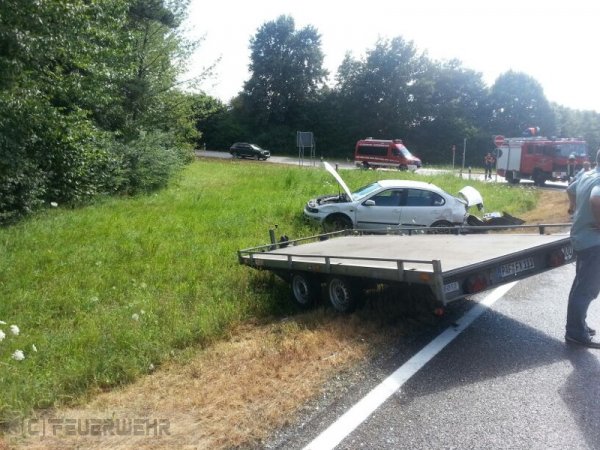 Unfall mit Straßenfahrzeugen, Verkehrshindernis Unfall mit Straßenfahrzeugen, Verkehrshindernis