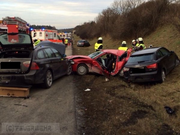Unfall mit Straßenfahrzeugen, Verkehrshindernis Unfall mit Straßenfahrzeugen, Verkehrshindernis
