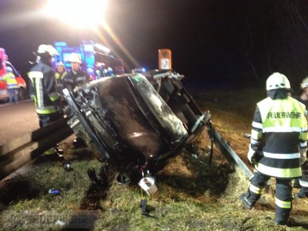 Unfall mit Straßenfahrzeugen, Verkehrshindernis Unfall mit Straßenfahrzeugen, Verkehrshindernis
