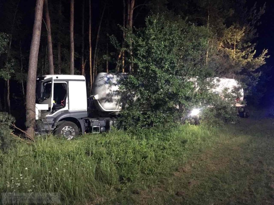 Unfall mit Straßenfahrzeugen, Verkehrshindernis Unfall mit Straßenfahrzeugen, Verkehrshindernis