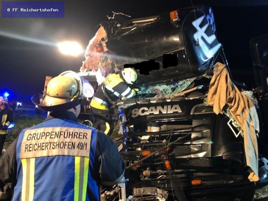 Unfall mit Straßenfahrzeugen, Verkehrshindernis Unfall mit Straßenfahrzeugen, Verkehrshindernis