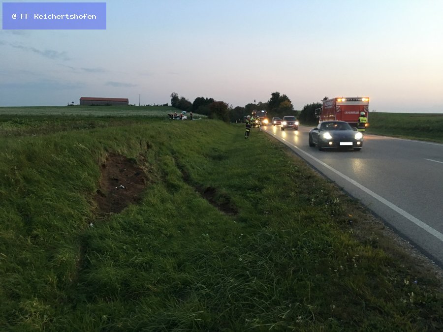 Unfall mit Straßenfahrzeugen, Verkehrshindernis Unfall mit Straßenfahrzeugen, Verkehrshindernis