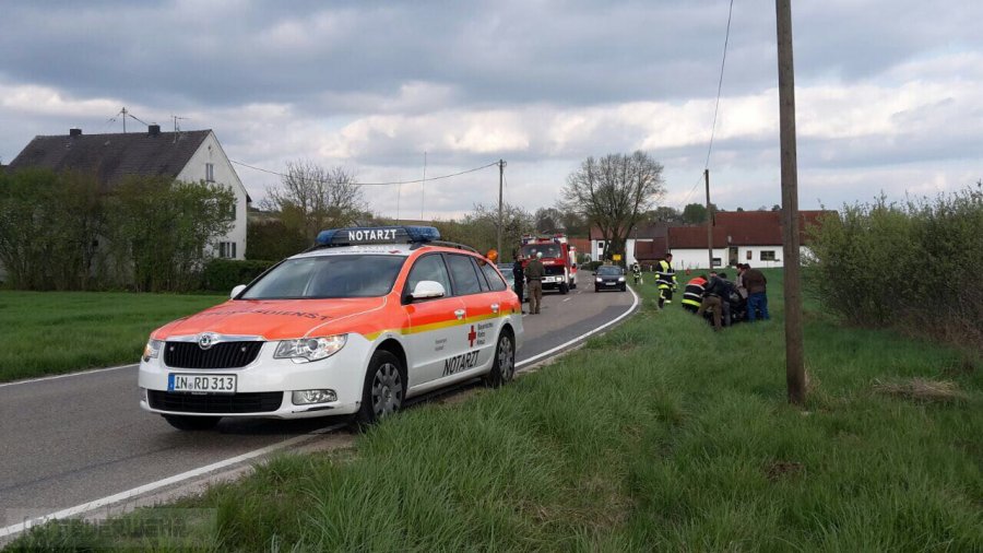 Unfall mit Straßenfahrzeugen, Verkehrshindernis Unfall mit Straßenfahrzeugen, Verkehrshindernis