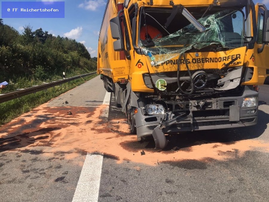 Unfall mit Straßenfahrzeugen, Verkehrshindernis Unfall mit Straßenfahrzeugen, Verkehrshindernis