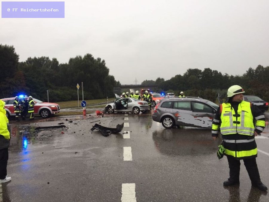 Unfall mit Straßenfahrzeugen, Verkehrshindernis Unfall mit Straßenfahrzeugen, Verkehrshindernis