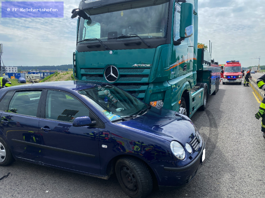 Unfall mit Straßenfahrzeugen, Verkehrshindernis Unfall mit Straßenfahrzeugen, Verkehrshindernis