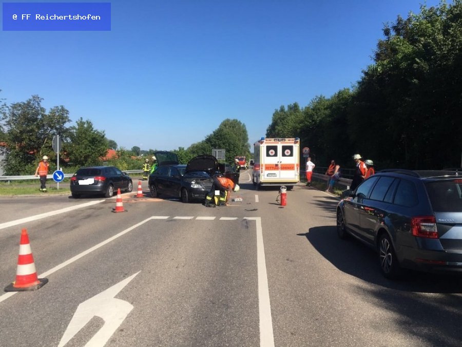 Unfall mit Straßenfahrzeugen, Verkehrshindernis Unfall mit Straßenfahrzeugen, Verkehrshindernis