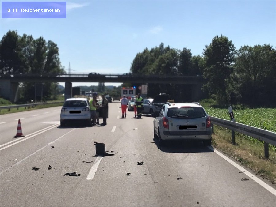 Unfall mit Straßenfahrzeugen, Verkehrshindernis Unfall mit Straßenfahrzeugen, Verkehrshindernis