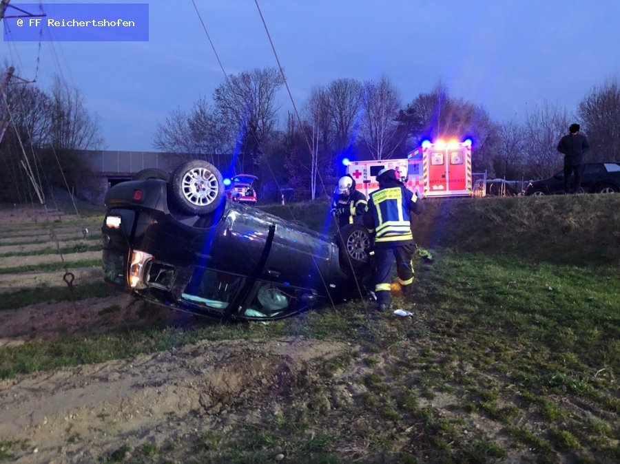Unfall mit Straßenfahrzeugen, Verkehrshindernis Unfall mit Straßenfahrzeugen, Verkehrshindernis