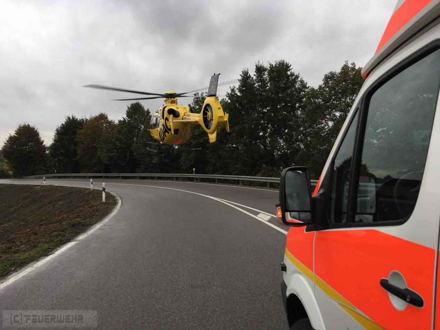 Unfall mit Straßenfahrzeugen, Verkehrshindernis Unfall mit Straßenfahrzeugen, Verkehrshindernis