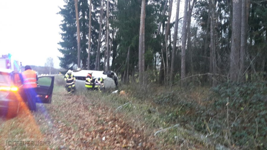 Unfall mit Straßenfahrzeugen, Verkehrshindernis Unfall mit Straßenfahrzeugen, Verkehrshindernis