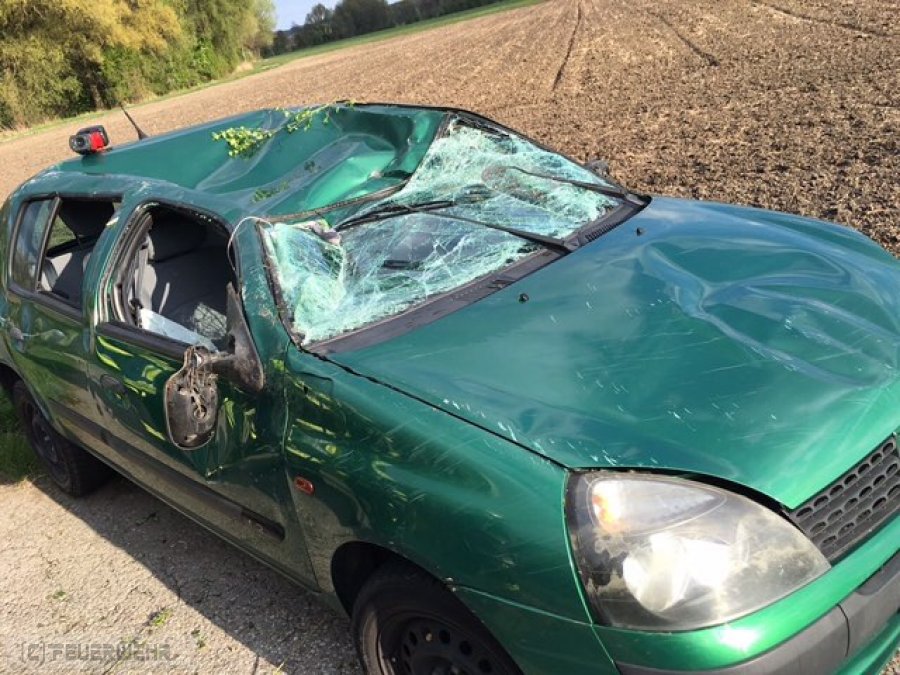 Unfall mit Straßenfahrzeugen, Verkehrshindernis Unfall mit Straßenfahrzeugen, Verkehrshindernis