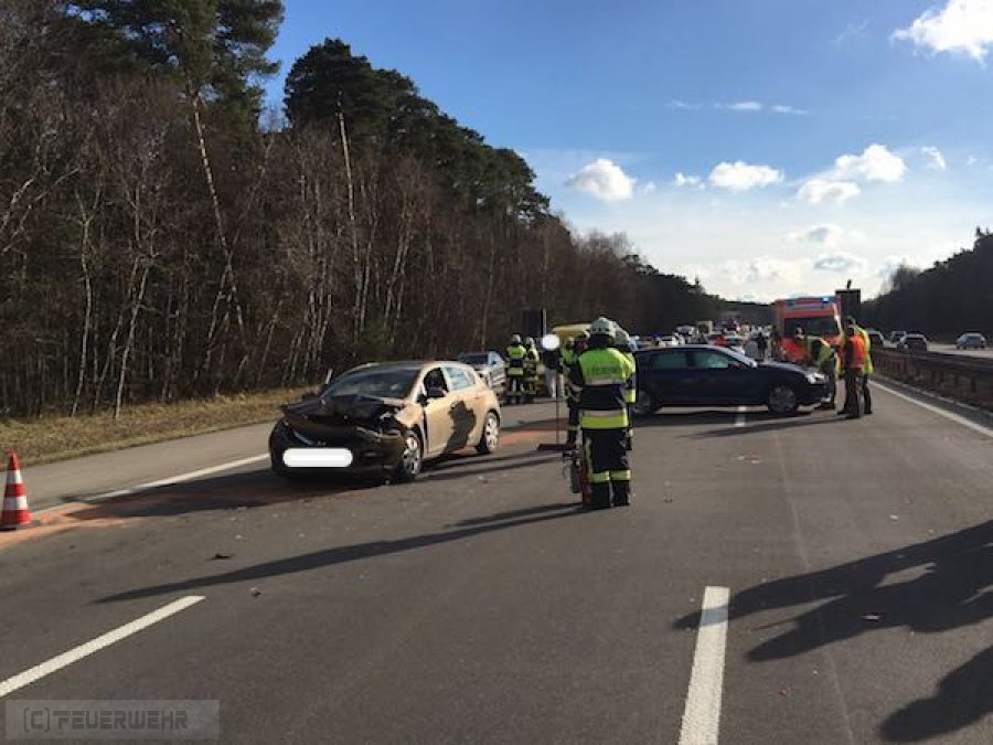 Unfall mit Straßenfahrzeugen, Verkehrshindernis Unfall mit Straßenfahrzeugen, Verkehrshindernis